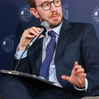 Voyaga etgan ayollar guruh jinsiy porno Porno kelinlar (ruscha tarjimasi)