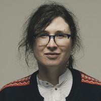 Anusida dildosi bor qiz