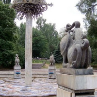 Xotin oyoqlarini yoyib uxlab qoldi