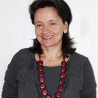 Pushti pijamadagi talaba onanizmga orgatiladi.