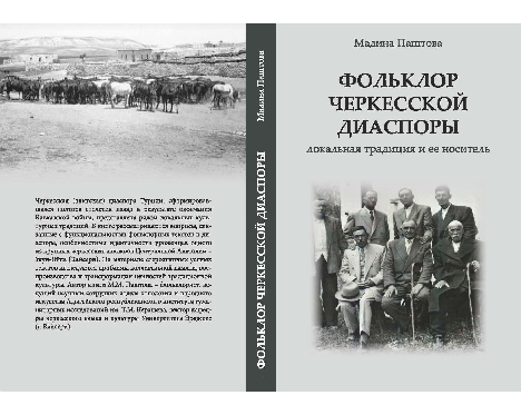 Әдемі, бұлшықетті қыздар бейнеленген порно